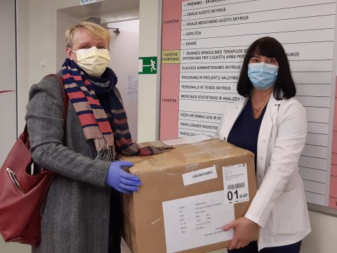NKLA dovana – vienkartinės kaukės onkologams
