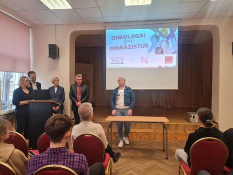 Pradėta unikali šviečiamoji iniciatyva „Onkologai pas gimnazistus“: esu laiminga, kad pavyko įgyvendinti idėją, sako Aušra Bružienė